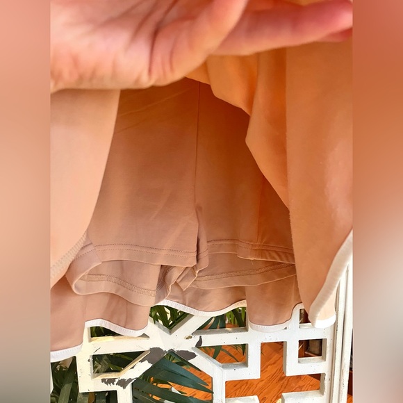 ASOS Tan Women's Skort with white trim (some light piling last photo) - Picture 2 of 3